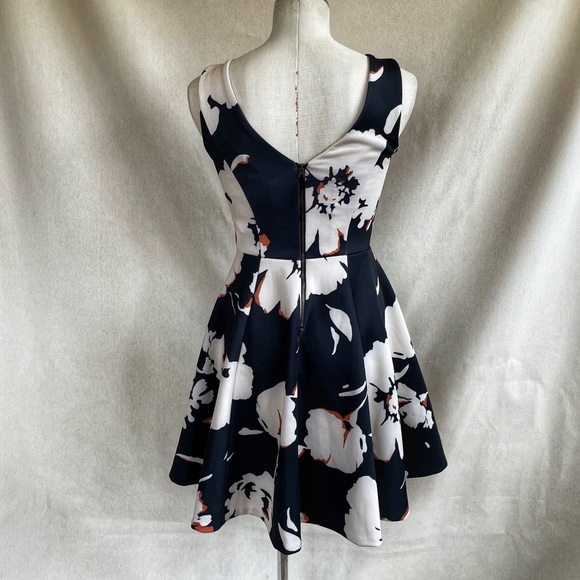 NWT Anthropologie Black & White Floral Scuba Dress - Picture 2 of 9